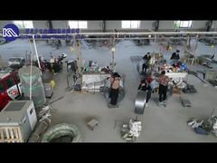 تأخذك اللقطة الجوية لرؤية مصنع الأسلاك الشائكة.