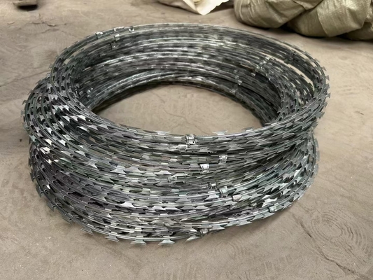 PVC Paiting الأسلاك الشائكة مستقيم الأسلاك الشائكة الأمن المجلفن