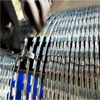 السور الأمني المغلف Concertina السعر مكافحة التسلق شفرة الأسلاك الشائكة السجن حلاقة الأسلاك الشائكة