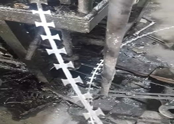 أسلاك شائكة ذات خط مستقيم في لفائف كونسرتينا مفردة أو متقاطعة