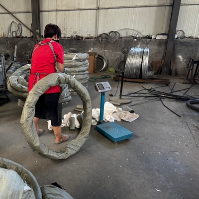 مصنع إمدادات 500mm قطر الملفوف Concertina حلاقة الأسلاك الشائكة