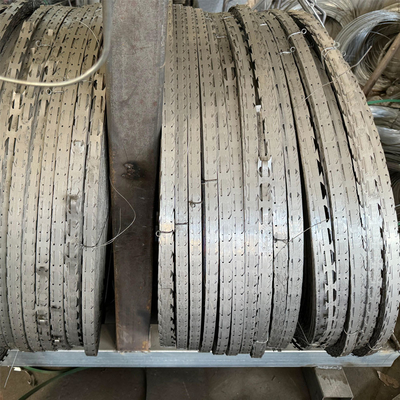 سلك شائكة عالية الجاذبية الفولاذ المغلف السور الحلاقة السلك الشائك