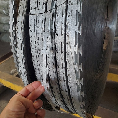 الحواجز Bto-30 الأسلاك الشائكة والسلك الحلاق الصلب المغلف
