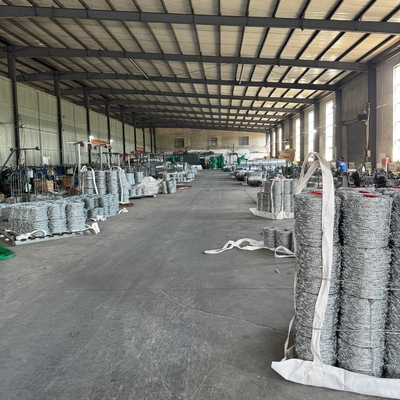مصنع حار غطس السلك الشوكي المسالك للشبكة الأمن السياج 12.5 مقياس 18 مقياس PVC مغلفة السلك الشوكي الحديدي
