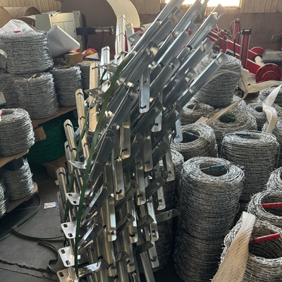 مصنع حار غطس السلك الشوكي المسالك للشبكة الأمن السياج 12.5 مقياس 18 مقياس PVC مغلفة السلك الشوكي الحديدي