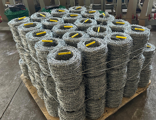 السلك الشوكي المزدوج للخلفية التواء PVC مغلفة الحديد الأمن للأسلاك الشوكية لتعزيز الأمن