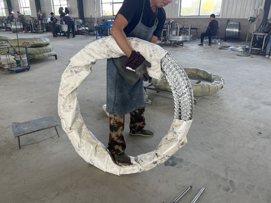 Galvanized Barbed Iron Wire Chain Link Fence Top Barbed Wire Anti-Theft Barbed Wire Protection Net