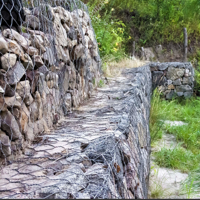 100mmx120mm شبكة المجلفن سداسية التراب سلة مقاومة الطقس