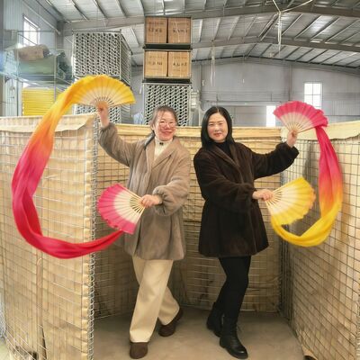 حاجز دفاعي من النسيج الجغرافي غير المنسوج بحجم فتحة الشبكة 3 بوصات على 3 بوصات يوفر دفاعاً عسكرياً ومتفوقاً ضد الفيضانات