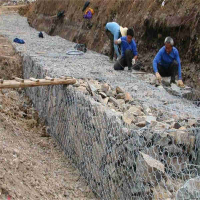 سلة شبكة سلكية سداسية 5 * 1 * 1 م لمشروع هندسة النهر